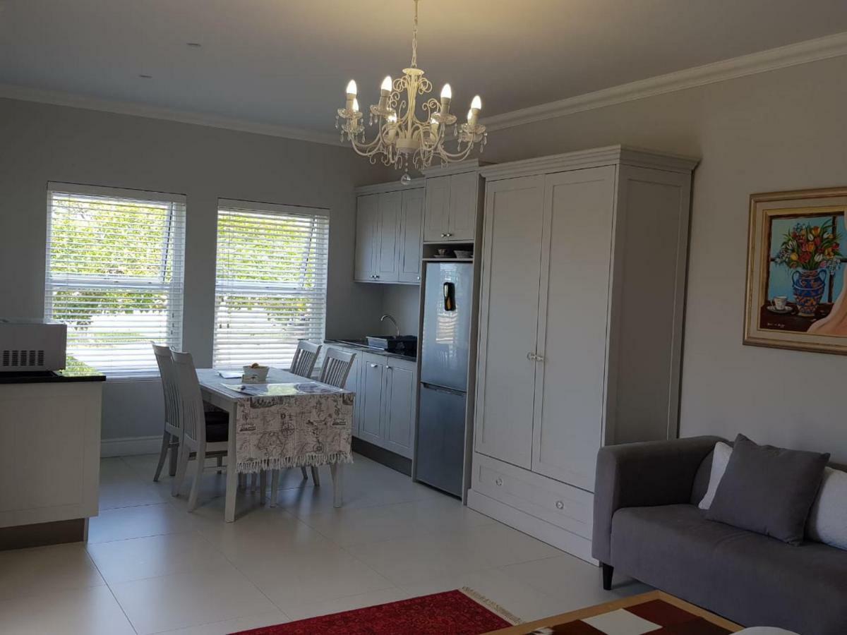 Coral Tree Apartment Херманус Екстериор снимка